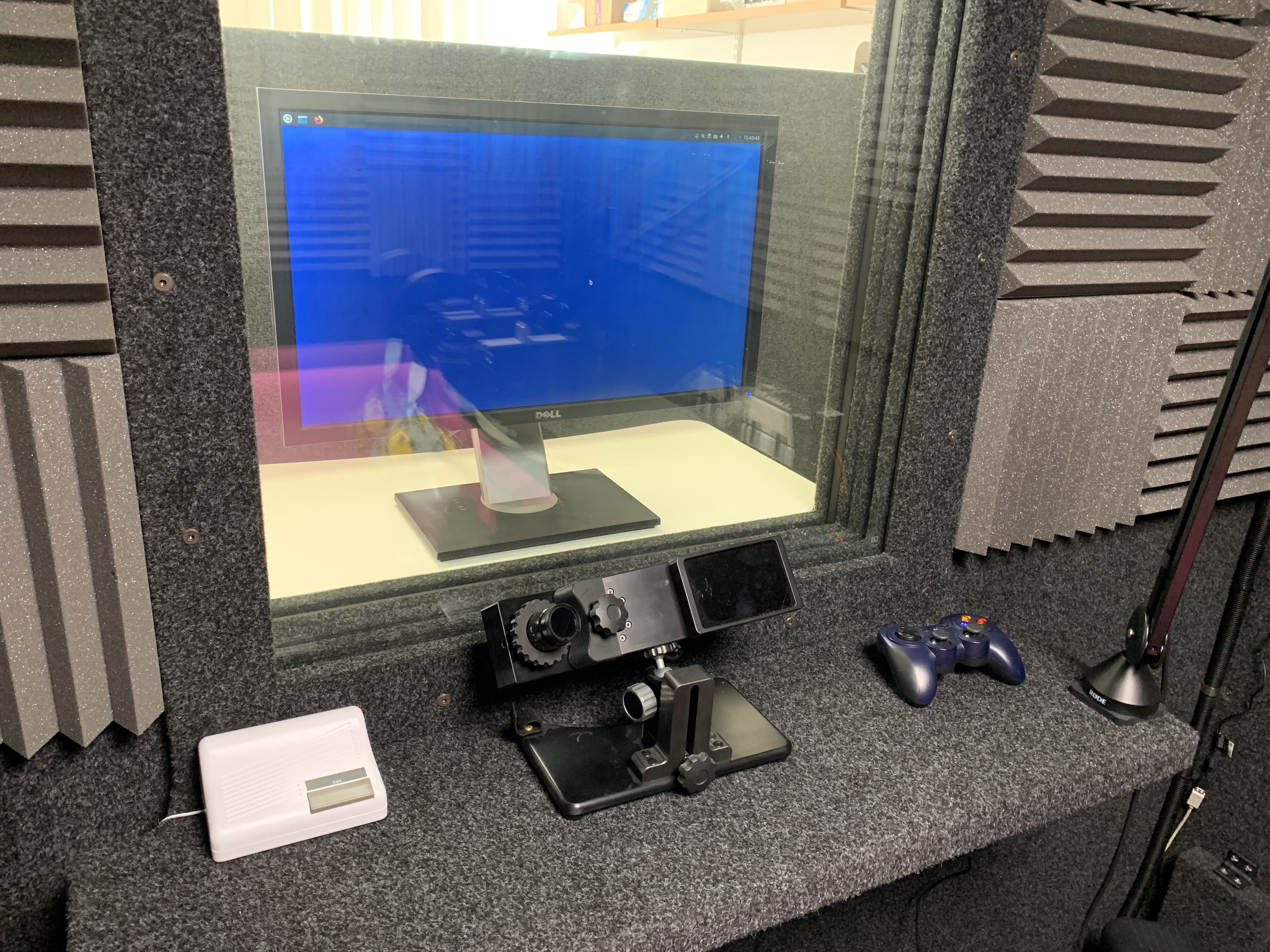 Eye tracker